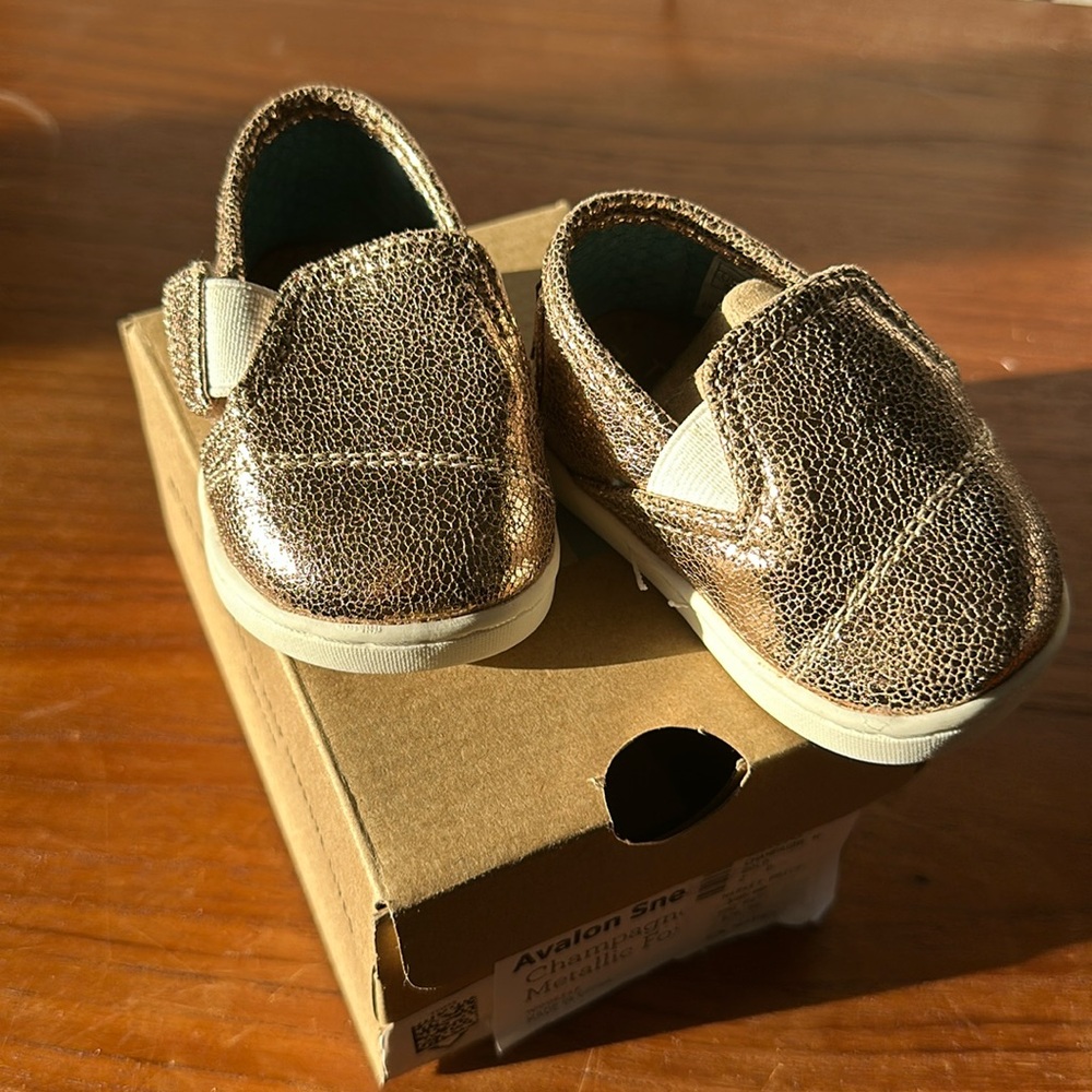 Like new in box Tom’s
